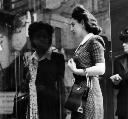 upper class 1940s women's fashion